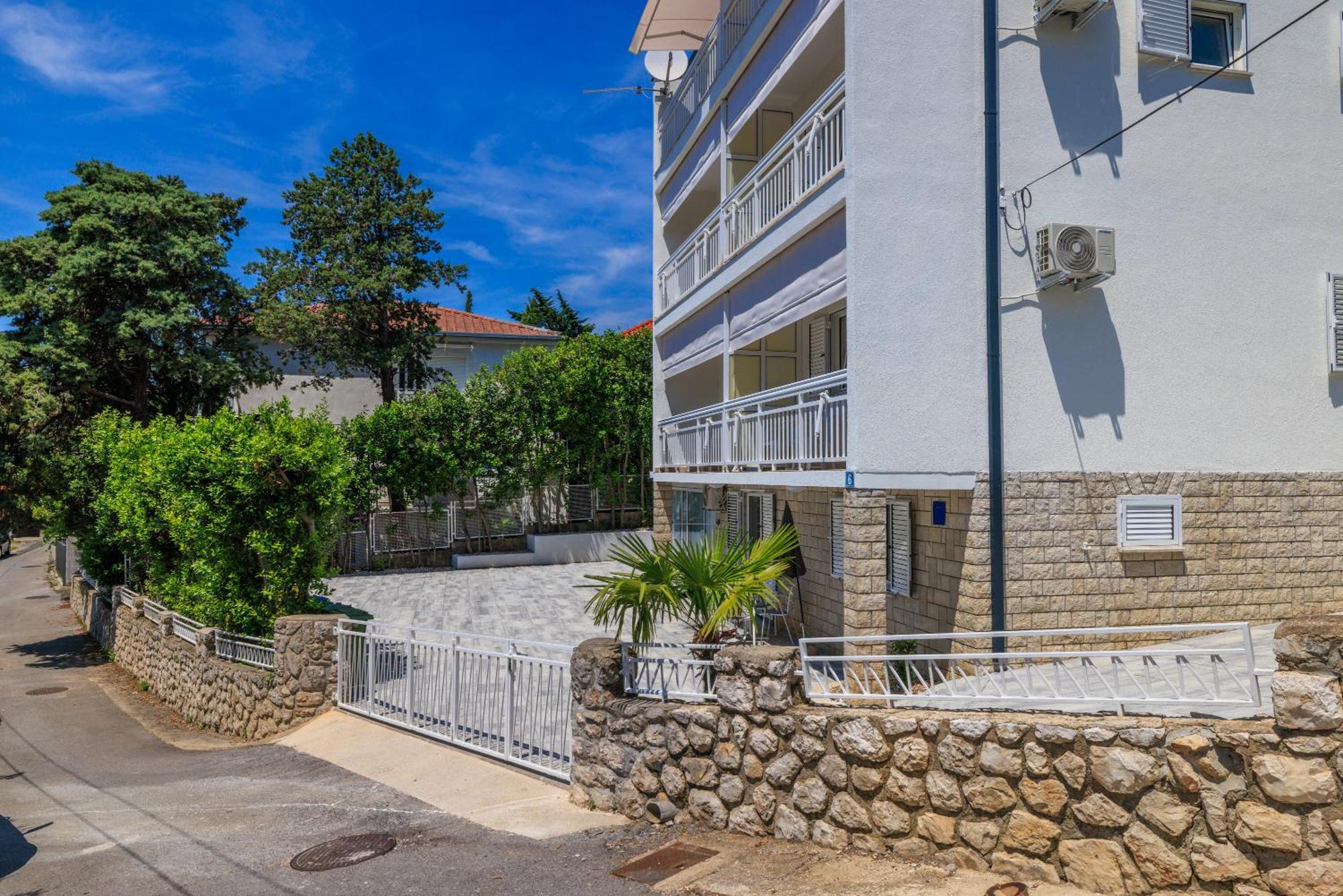 Apartments Podvezanec ツリクヴェニツァ エクステリア 写真